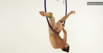 Kim Nadara's Stunning Acrobatic Display