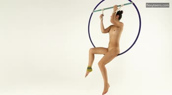 Kim Nadara's Stunning Acrobatic Display