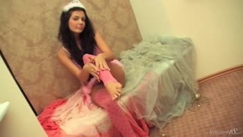 Isabella's Sensual Solo: Fingered to Ecstasy