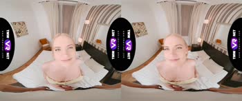 Jessica Jade's Wild Ride: Blonde Babe in Virtual Reality