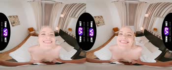 Jessica Jade's Wild Ride: Blonde Babe in Virtual Reality