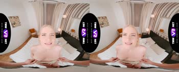Jessica Jade's Wild Ride: Blonde Babe in Virtual Reality