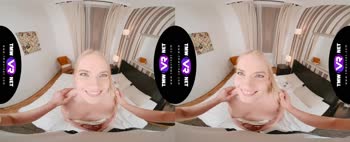 Jessica Jade's Wild Ride: Blonde Babe in Virtual Reality