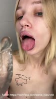 RealSluttyBAbe's Bathroom Blow And Play