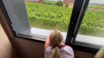 Il me surprend la fentre et me dmonte en levrette devant le voisinage , amateur franais