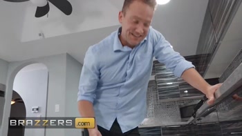 BRAZZERS - Smoking Hot Handywoman Kaylee Ryder Visits Van's House To Fix His Sink But Ends Up Fixing His Cock