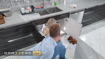 BRAZZERS - Smoking Hot Handywoman Kaylee Ryder Visits Van's House To Fix His Sink But Ends Up Fixing His Cock