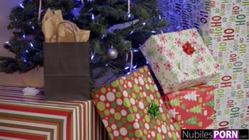 Riley Reid's Christmas Gift: Threesomes & Cumshots Galore!