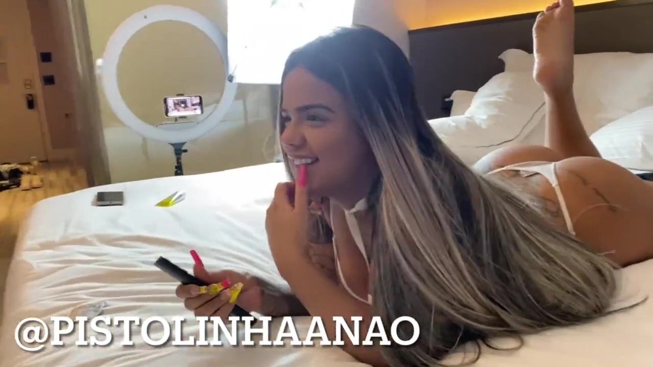 Lays Peace Chupando Muito o Pau do Anao , a Safada Fez a Melhor Garganta Profunda