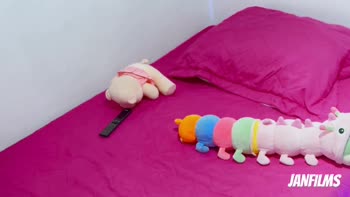 Imalexapink's Steamy Colombian Lesbian Affair: Tongue-Tingling Passion