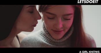 Jia Lissa's Petite Seduction: A Romantic Lesbian Encounter