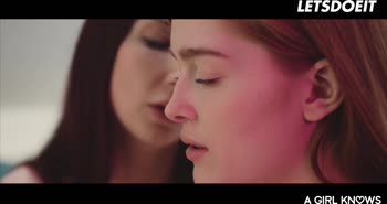 Jia Lissa's Petite Seduction: A Romantic Lesbian Encounter