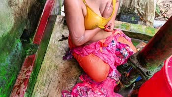 Desi Girl 07's Sizzling Shower Surprise