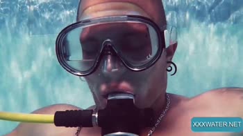 Minnie Manga's Underwater Blowjobs and Cumshots