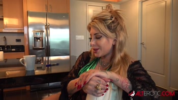 Kitana Montana Gets A Money Bag Tattoo From World Famous Flaks32g Then Fucks Him!
