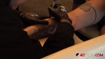 Kitana Montana Gets A Money Bag Tattoo From World Famous Flaks32g Then Fucks Him!