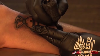 Kitana Montana Gets A Money Bag Tattoo From World Famous Flaks32g Then Fucks Him!