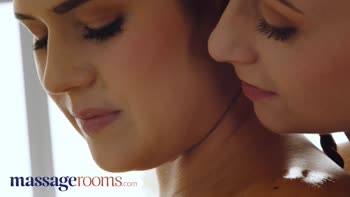 Lady Bug & Sereyna Gomez: Petite Czech Lesbians in Romantic Oil Massage
