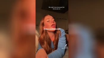 Lena Mouse's Petite Step Sis Exposes Her Plump Pussylips For A Thick Cock