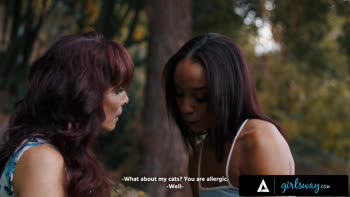 Alexis Tae's Romantic Seduction with Mature MILF Syren De Mer