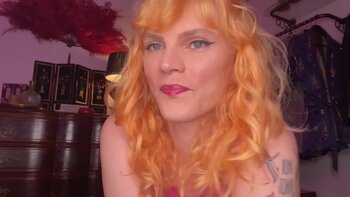 Linachan's Wild Ride: Blonde Beauty Shares Her Adventures