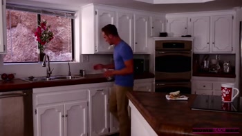 Take Care of Your Stepmom - S2:e2