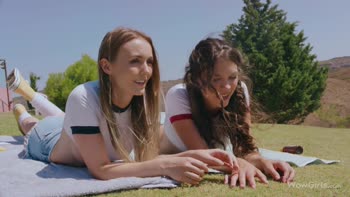 Isabella De Laa Sia Siberia & Elizabeth T in Raunchy Threesome