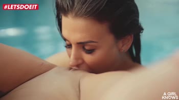 Teens (18+) fuck in the jacuzzi