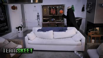 Cleo Clementine's Cosplay Cutie Trick: Big Cock, Shaved Pussy, Cumshot