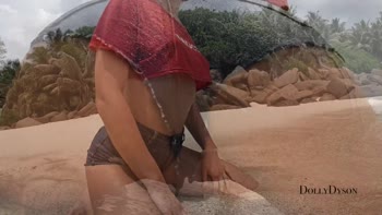 Dolly-Dyson's Beach Encounter: A Rough & Wild Squirt-Filled Ride