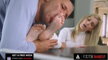 Candee Licious' Office Seduction: Cum-Covered Feet and Anal Delight
