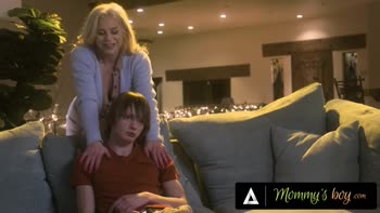 Teen (18+)'s Secret Fantasy: Step Mom Spencer Scott Craves Spikey Dee's Big Dick