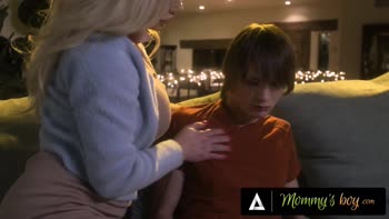 Teen (18+)'s Secret Fantasy: Step Mom Spencer Scott Craves Spikey Dee's Big Dick