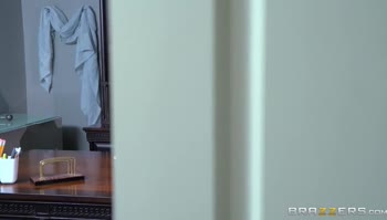Diamond Jackson fucks a lil white boy - Brazzers