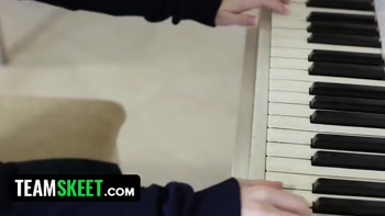 Sammie Daniels Teaches Petite Piano Lessons with Hard Dick Stimulation