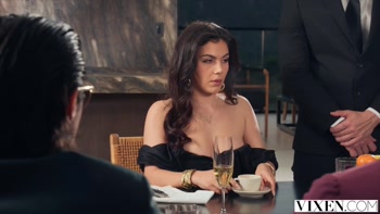 VIXEN Curvy Cock-Hungry Queenpin Valentina Nappi Takes Care Of Busines