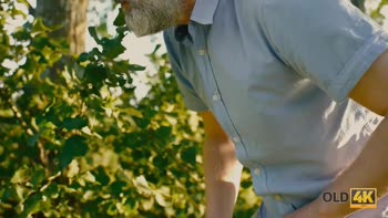 Older Man's Park Pleasure: Nailing Teen (18+) Alexis Fox