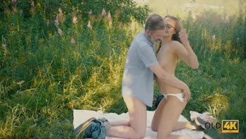 Older Man's Park Pleasure: Nailing Teen (18+) Alexis Fox
