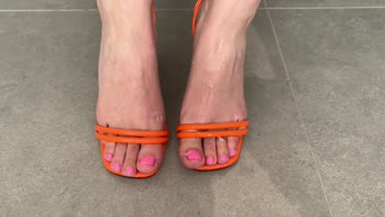 FeetyCouple's Toe-Tingling High Heel Footjob
