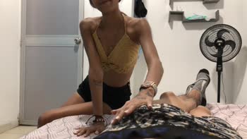 TUflacasex's Step Sis Eagerly Goes Down On Her Bro