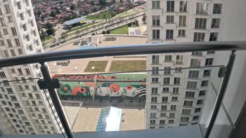 queen1001 - Real Estate Queen Gives a Blowing Goodbye to Her Skysc Office