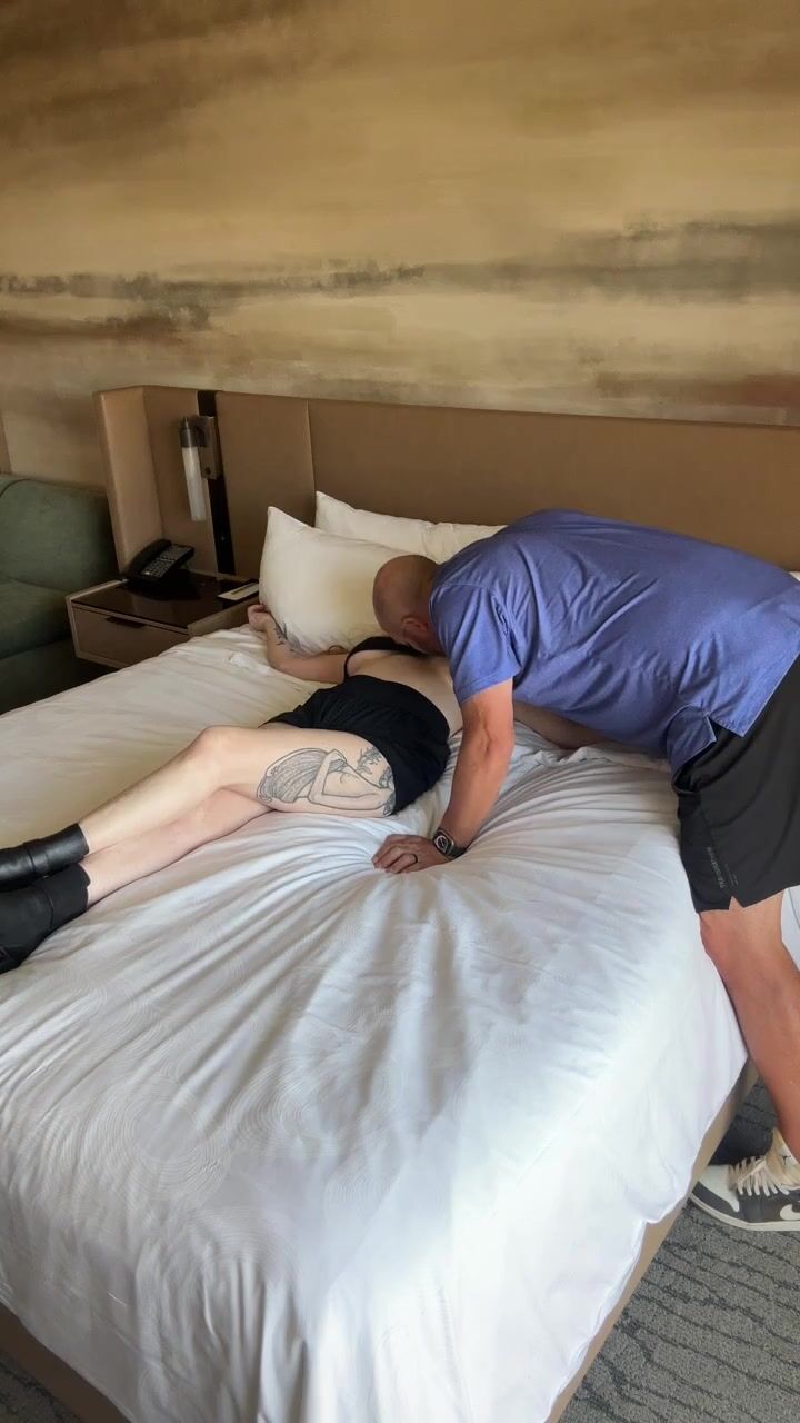 Hubby gives MILF Multiple Orgasms in Hotel Getaway