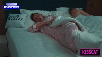 Kis's Sizzling Step Mom Seduction: Milf Tattoo Stepmom's Bedroom Surprise