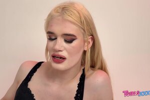 Dasha Dime's Stunning Curves in Sultry Solo Session