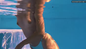 Sofi Otis Dives into Seduction: Underwater Solo Tease