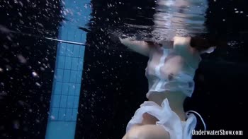 Mia and Aneta: Underwater Seduction