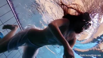 Mia and Aneta: Underwater Seduction