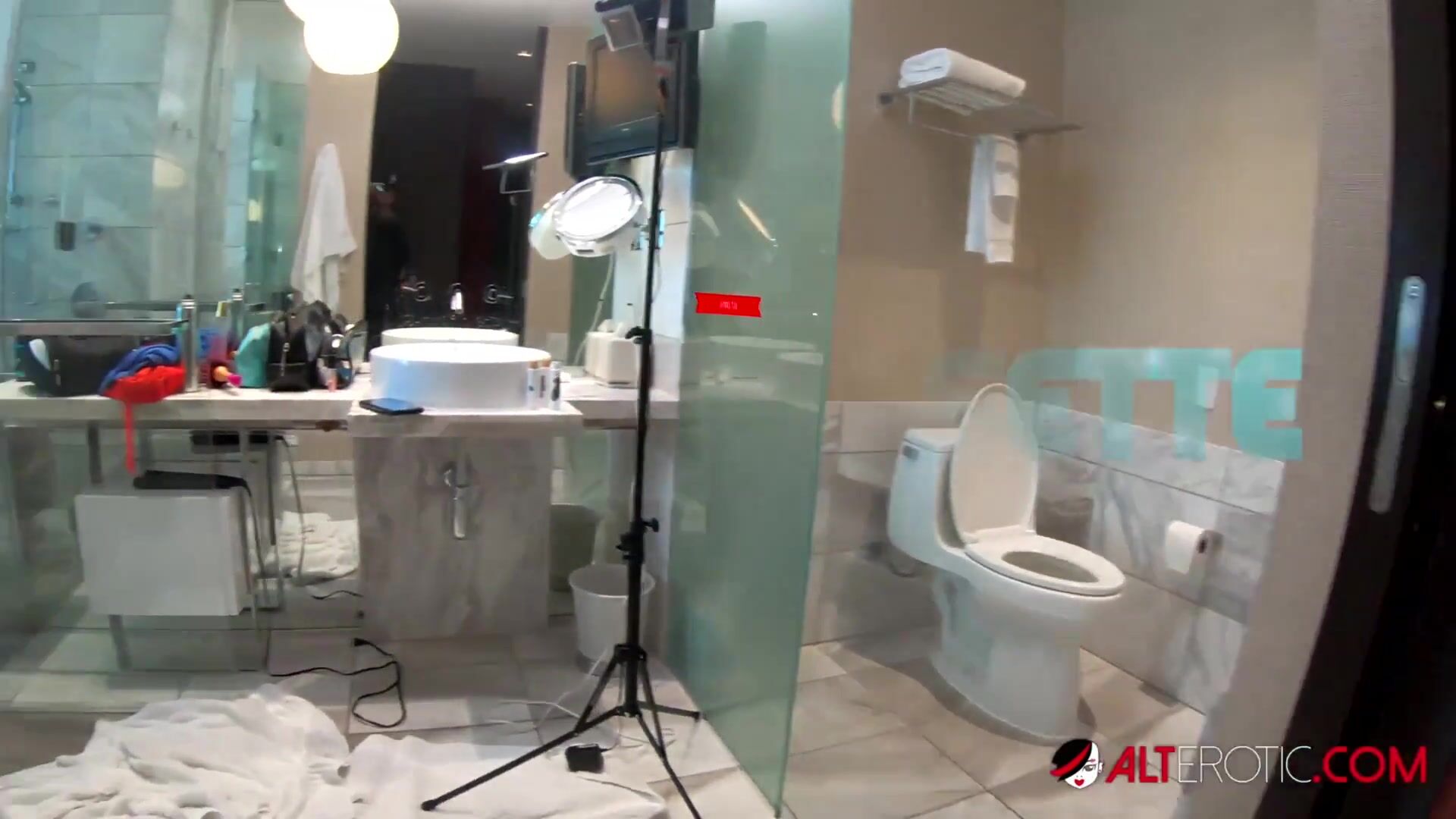 Piercing Play with Marie Bossette while in the Shower