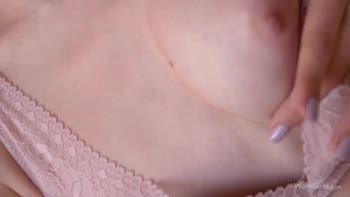 Kinsley White's Scintillating Solo Hotel Room Affair