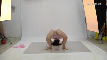 Nicole Smith: Flexible Russian Teen (18+)'s Naked Acrobatic Delight